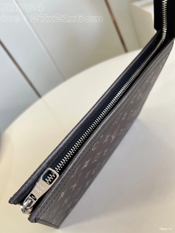 POCHETTE VOYAGE-27*21*6CM VUITTON LOUIS 0726
